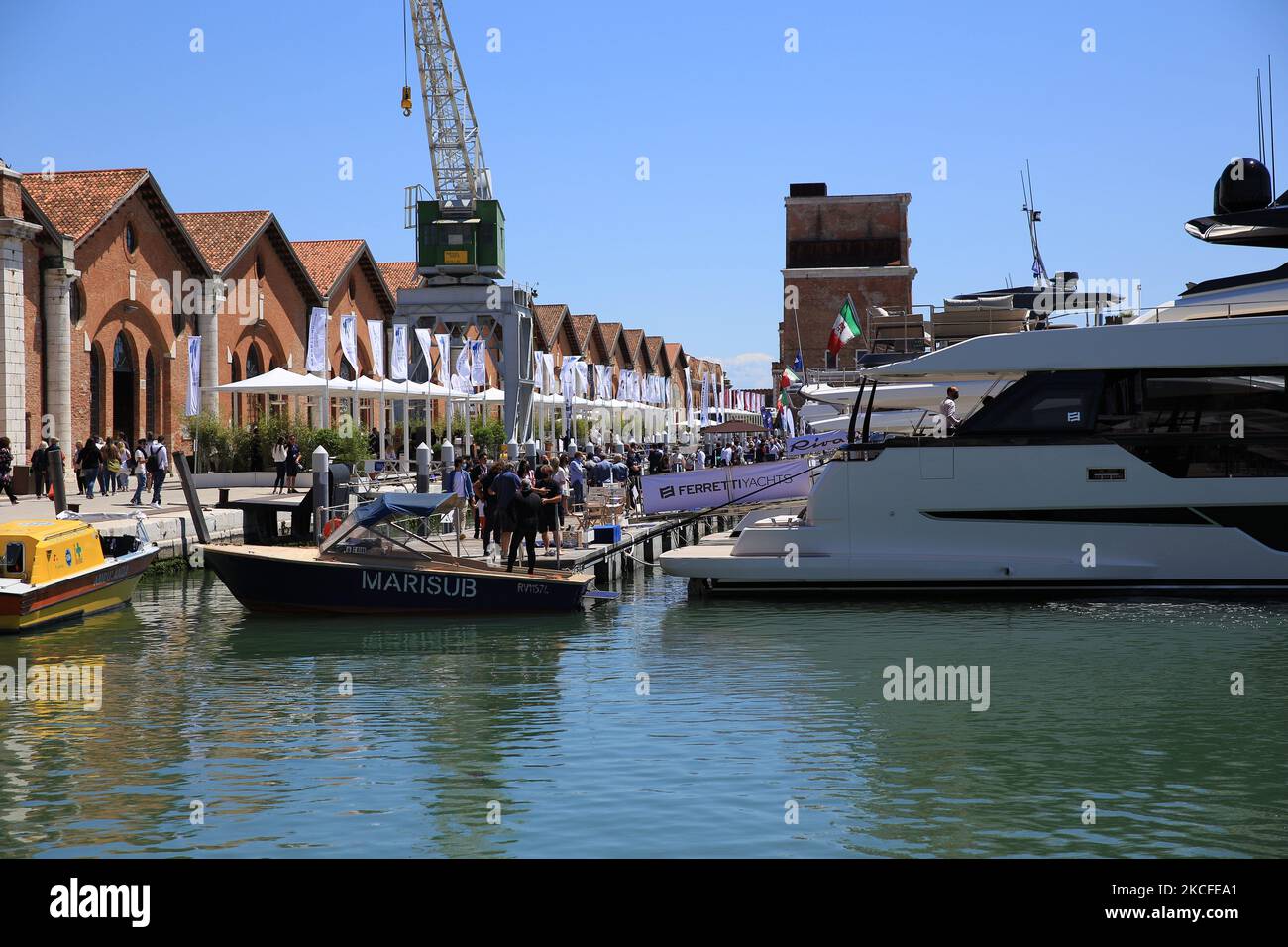 Besucher genießen die Venice Boat Show im Arsenale während der Ausgabe 2021 am 29. Mai 2021 in Venedig, Italien. (Foto von Marco Serena/NurPhoto) Stockfoto