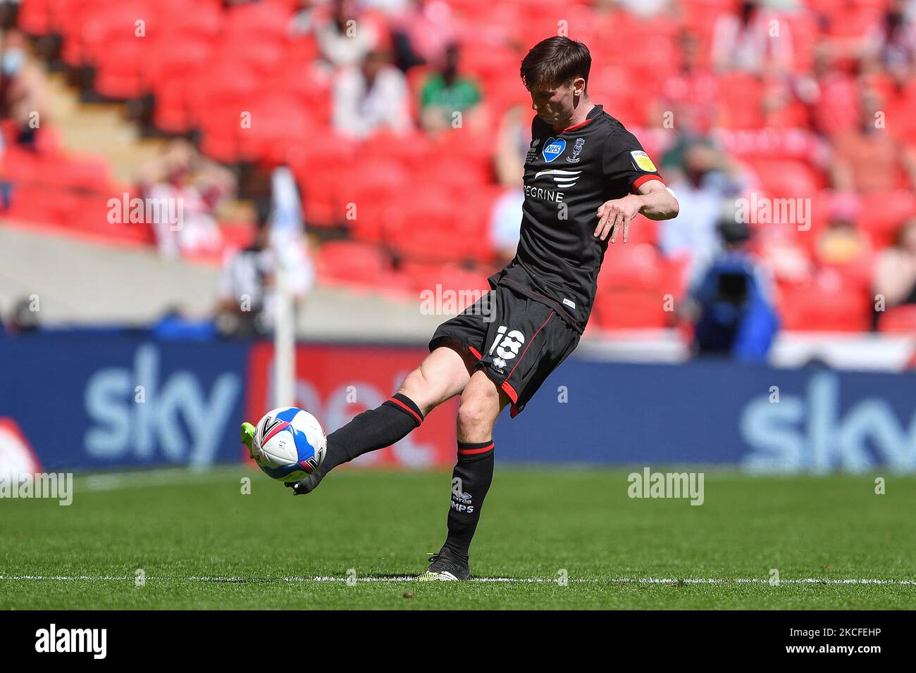 Conor McGrandles von Lincoln City in Aktion während des Sky Bet League 1-Spiels zwischen Blackpool und Lincoln City im Wembley Stadium, London, Großbritannien, am 30.. Mai 2021. (Foto von Jon Hobley/MI News/NurPhoto) Stockfoto