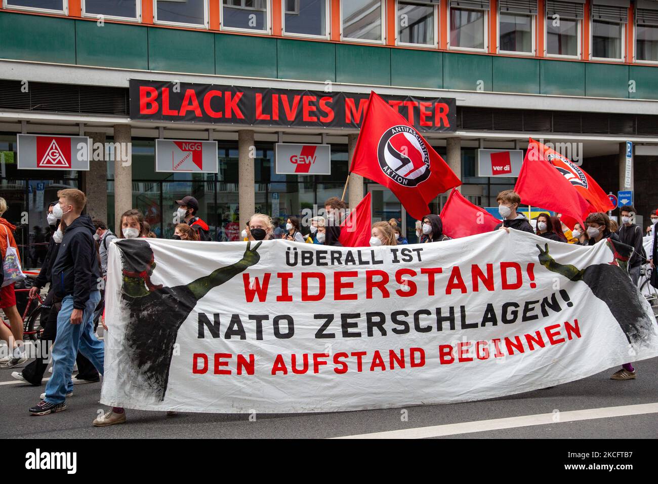 Hunderte nahmen am 6. Juni 2021 an einer Demonstration gegen Abschiebungen nach Afghanistan in München Teil. (Foto von Alexander Pohl/NurPhoto) Stockfoto