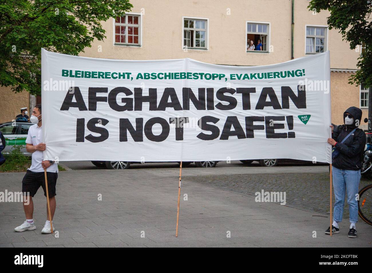 Hunderte nahmen am 6. Juni 2021 an einer Demonstration gegen Abschiebungen nach Afghanistan in München Teil. (Foto von Alexander Pohl/NurPhoto) Stockfoto