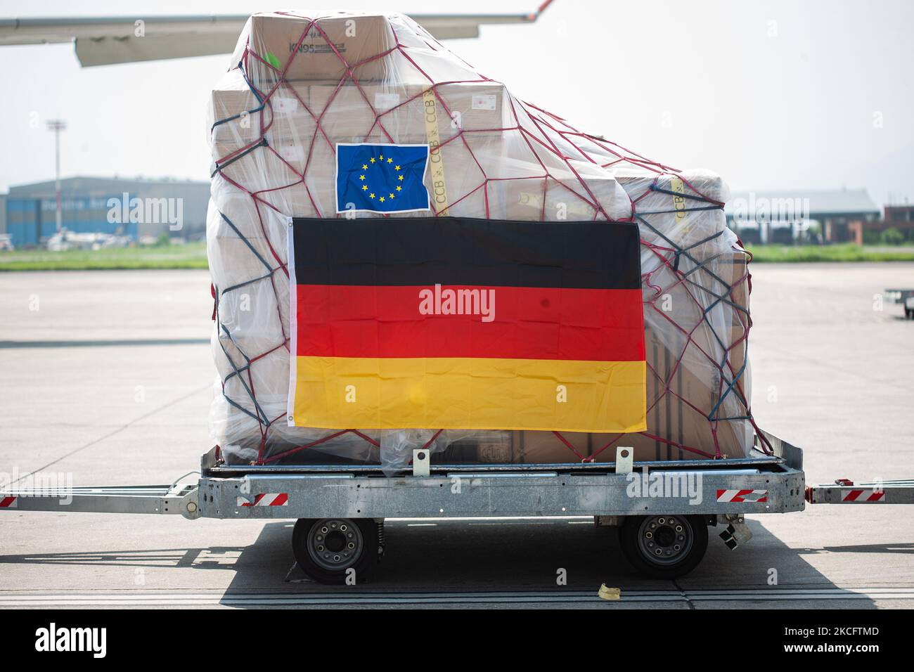 Ein Bild der medizinischen Unterstützung der Bundesregierung und anderer EU-Mitglieder am Dienstag, den 8. Juni 2021, auf dem Tribhuwan International Airport in Nepal. (Foto von Rojan Shrestha/NurPhoto) Stockfoto