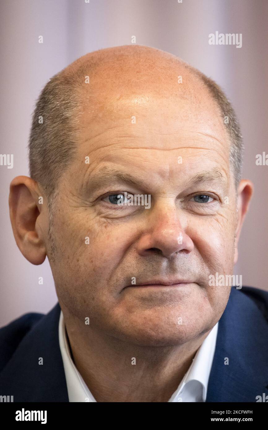 Der deutsche Finanzminister und Kanzler-Kandidat der Sozialdemokratischen Partei (SPD) Olaf Scholz nimmt am 09. Juni 2021 an einem Treffen mit Mitgliedern des Verbands der Außenjournalisten in Berlin Teil. (Foto von Emmanuele Contini/NurPhoto) Stockfoto