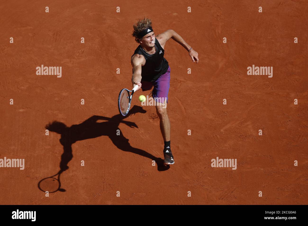 Alexander Sascha Zverev aus Deutschland während des Tages 13 von Roland-Garros 2021, French Open 2021, einem Grand Slam Tennisturnier am 11. Juni 2021 im Roland-Garros Stadion in Paris, Frankreich. (Foto von Mehdi Taamallah/NurPhoto) Stockfoto