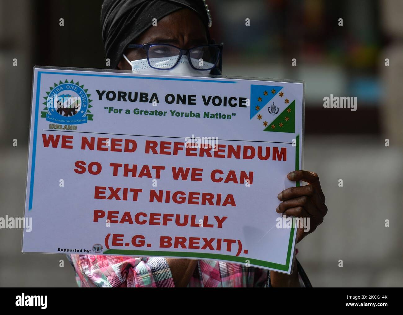 Mitglieder der lokalen nigrischen Diaspora, die während eines globalen „Yoruba One Voice“-Protests vor dem GPO in Dublin gesehen wurden. Am Samstag, den 12. Juni 2021, in Dublin, Irland. (Foto von Artur Widak/NurPhoto) Stockfoto