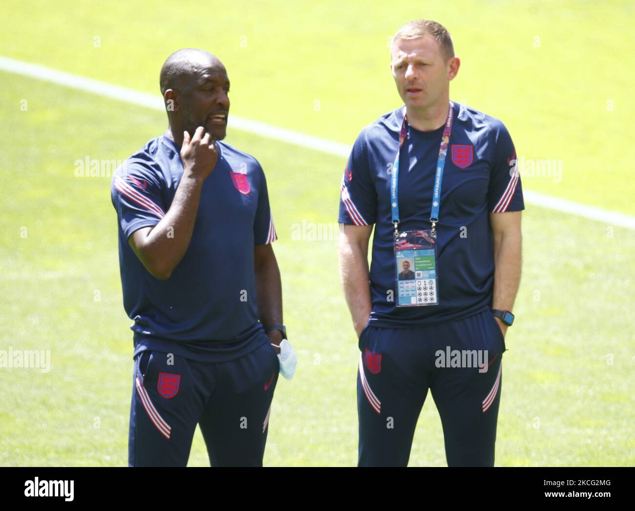 WEMBLEY, Großbritannien, 13. JUNI:L-R Chris Powell und Graeme Jones aus England während der Europameisterschaft der Gruppe D zwischen England und Kroatien im Wembley-Stadion, London, am 13.. Juni 2021 (Foto von Action Foto Sport/NurPhoto) Stockfoto