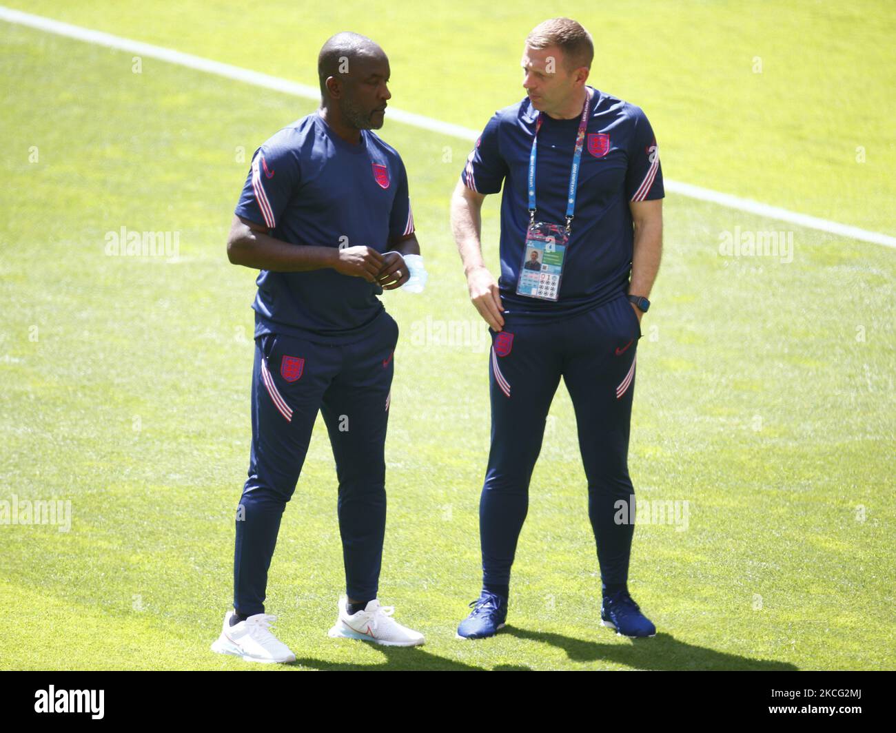 WEMBLEY, Großbritannien, 13. JUNI:L-R Chris Powell und Graeme Jones aus England während der Europameisterschaft der Gruppe D zwischen England und Kroatien im Wembley-Stadion, London, am 13.. Juni 2021 (Foto von Action Foto Sport/NurPhoto) Stockfoto