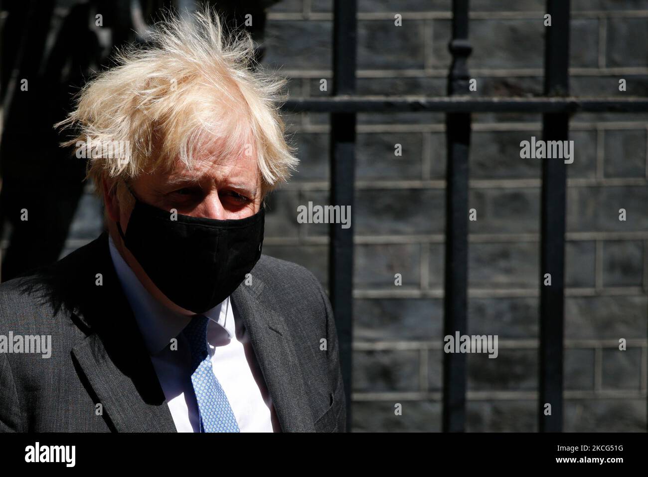 Der britische Premierminister Boris Johnson verlässt die Downing Street 10, um am 16. Juni 2021 im britischen Unterhaus in London, England, seinen wöchentlichen Auftritt bei den Fragen des Premierministers (PMQs) zu haben. (Foto von David Cliff/NurPhoto) Stockfoto