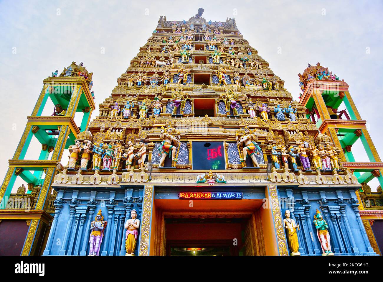 Hindu-Tempel in Jaffna, Sri Lanka. Dieser Tempel wurde von Velupillai Prabhakaran, dem verstorbenen Anführer der LTTE (Liberation Tigers of Tamil Eelam) Kämpfer, besucht. Der Tempel wurde während der Bombardierung durch die srilankische Armee während des Bürgerkrieges beschädigt und wird jetzt wieder aufgebaut. (Foto von Creative Touch Imaging Ltd./NurPhoto) Stockfoto