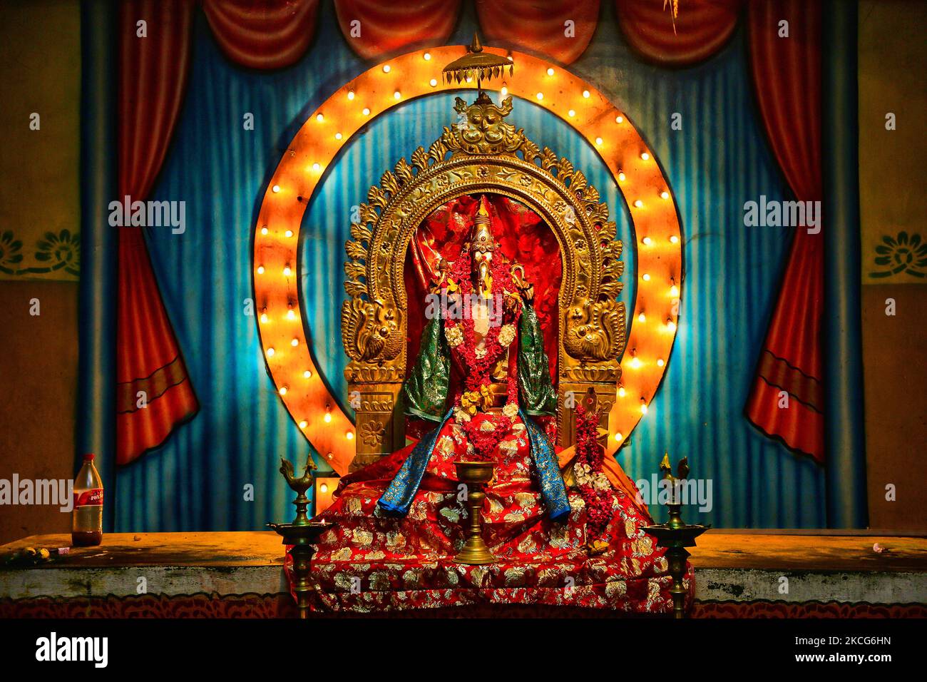Idol von Lord Vinayagar (Lord Ganesh) an einem Hindu-Tempel in Jaffna, Sri Lanka. Dieser Tempel wurde von Velupillai Prabhakaran, dem verstorbenen Anführer der LTTE (Liberation Tigers of Tamil Eelam) Kämpfer, besucht. Der Tempel wurde während der Bombardierung durch die srilankische Armee während des Bürgerkrieges beschädigt und wird jetzt wieder aufgebaut. (Foto von Creative Touch Imaging Ltd./NurPhoto) Stockfoto