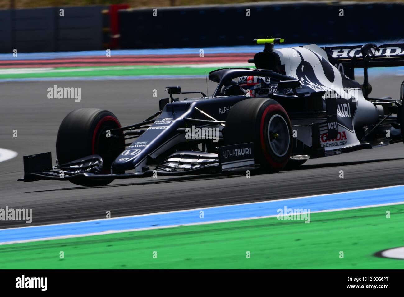 Pierre Gasly von der Scuderia Alpha Tauri Honda fährt seinen AT02-Sitzer während des freien Trainings des französischen GP auf dem Paul Ricard Circuit in Le Castelett, Provence-Alpes-Côte d'Azur, Frankreich, 18. Juni 2021 (Foto: Andrea Diodato/NurPhoto) Stockfoto