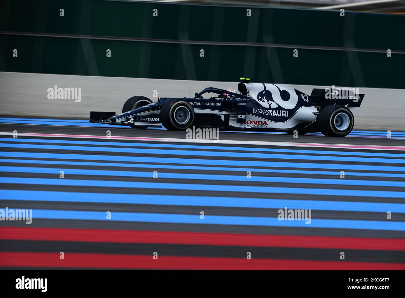 Pierre Gasly von der Scuderia Alpha Tauri Honda fährt seinen AT02-Sitzer während des freien Trainings des französischen GP auf dem Paul Ricard Circuit in Le Castelett, Provence-Alpes-Côte d'Azur, Frankreich, 18. Juni 2021 (Foto: Andrea Diodato/NurPhoto) Stockfoto