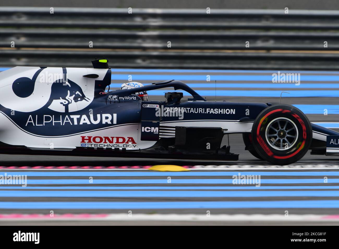 Pierre Gasly von der Scuderia Alpha Tauri Honda fährt seinen AT02-Sitzer während des freien Trainings des französischen GP auf dem Paul Ricard Circuit in Le Castelett, Provence-Alpes-Côte d'Azur, Frankreich, 19. Juni 2021 (Foto: Andrea Diodato/NurPhoto) Stockfoto
