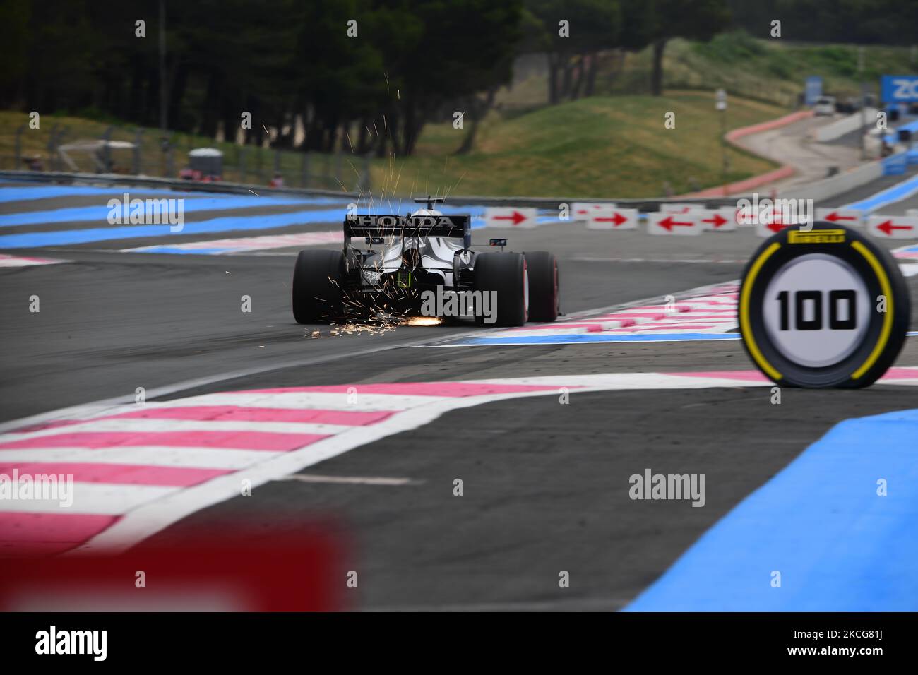 Yuki Tsunoda von der Scuderia Alpha Tauri Honda fährt seinen AT02-Sitzer während des freien Trainings des französischen GP auf dem Paul Ricard Circuit in Le Castelett, Provence-Alpes-Côte d'Azur, Frankreich, 19. Juni 2021 (Foto: Andrea Diodato/NurPhoto) Stockfoto