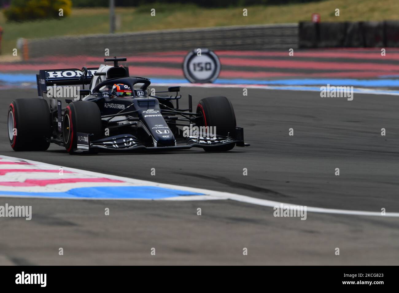 Yuki Tsunoda von der Scuderia Alpha Tauri Honda fährt seinen AT02-Sitzer während des freien Trainings des französischen GP auf dem Paul Ricard Circuit in Le Castelett, Provence-Alpes-Côte d'Azur, Frankreich, 19. Juni 2021 (Foto: Andrea Diodato/NurPhoto) Stockfoto