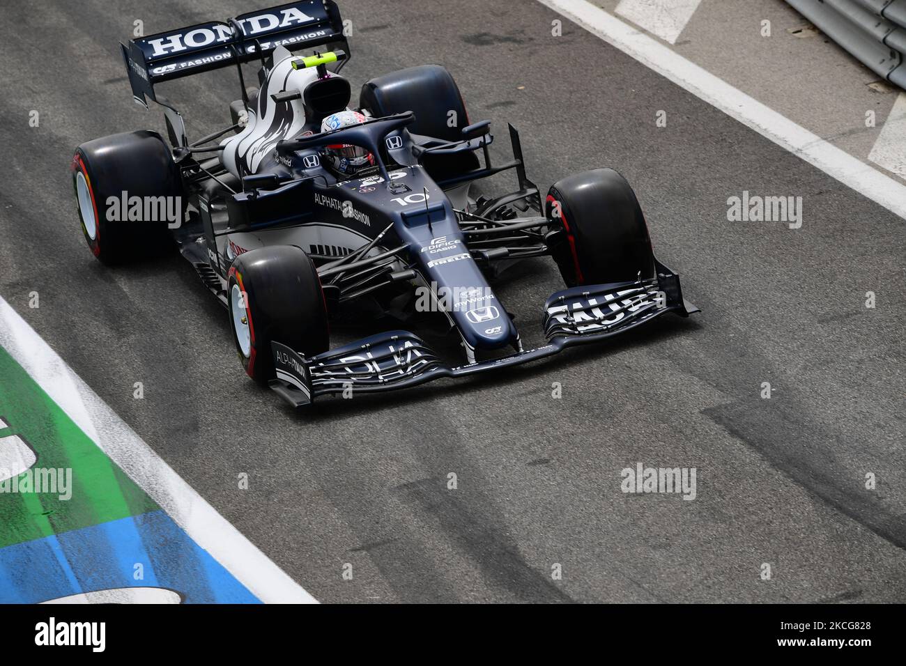 Pierre Gasly von der Scuderia Alpha Tauri Honda fährt seinen AT02-Sitzer während des freien Trainings des französischen GP auf dem Paul Ricard Circuit in Le Castelett, Provence-Alpes-Côte d'Azur, Frankreich, 19. Juni 2021 (Foto: Andrea Diodato/NurPhoto) Stockfoto
