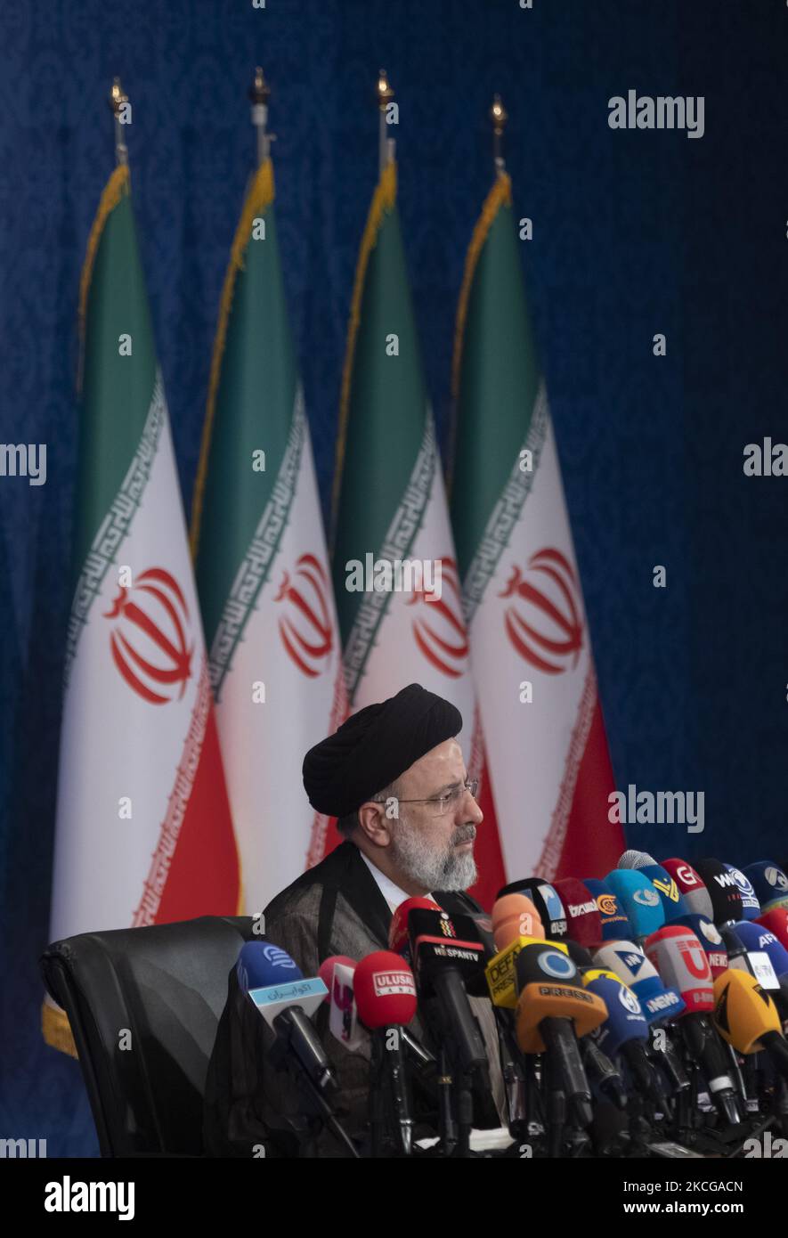 Der designierte iranische Präsident Ebrahim Raisi nimmt an einer Pressekonferenz Teil, auf der er am 21. Juni 2021 mit lokalen und internationalen Medien in Teheran gesprochen hat. (Foto von Morteza Nikoubazl/NurPhoto) Stockfoto