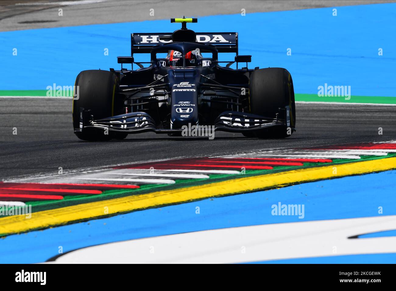 Yuki Tsunoda von der Scuderia Alpha Tauri Honda fährt seinen AT02-Sitzer im freien Training des Grand Prix von Steiermark, 8. Runde der Formel-1-Weltmeisterschaft im Red Bull Ring in Spielberg, Steiermark, Austia, 25. Juni 2021 (Foto: Andrea Diodato/NurPhoto) Stockfoto