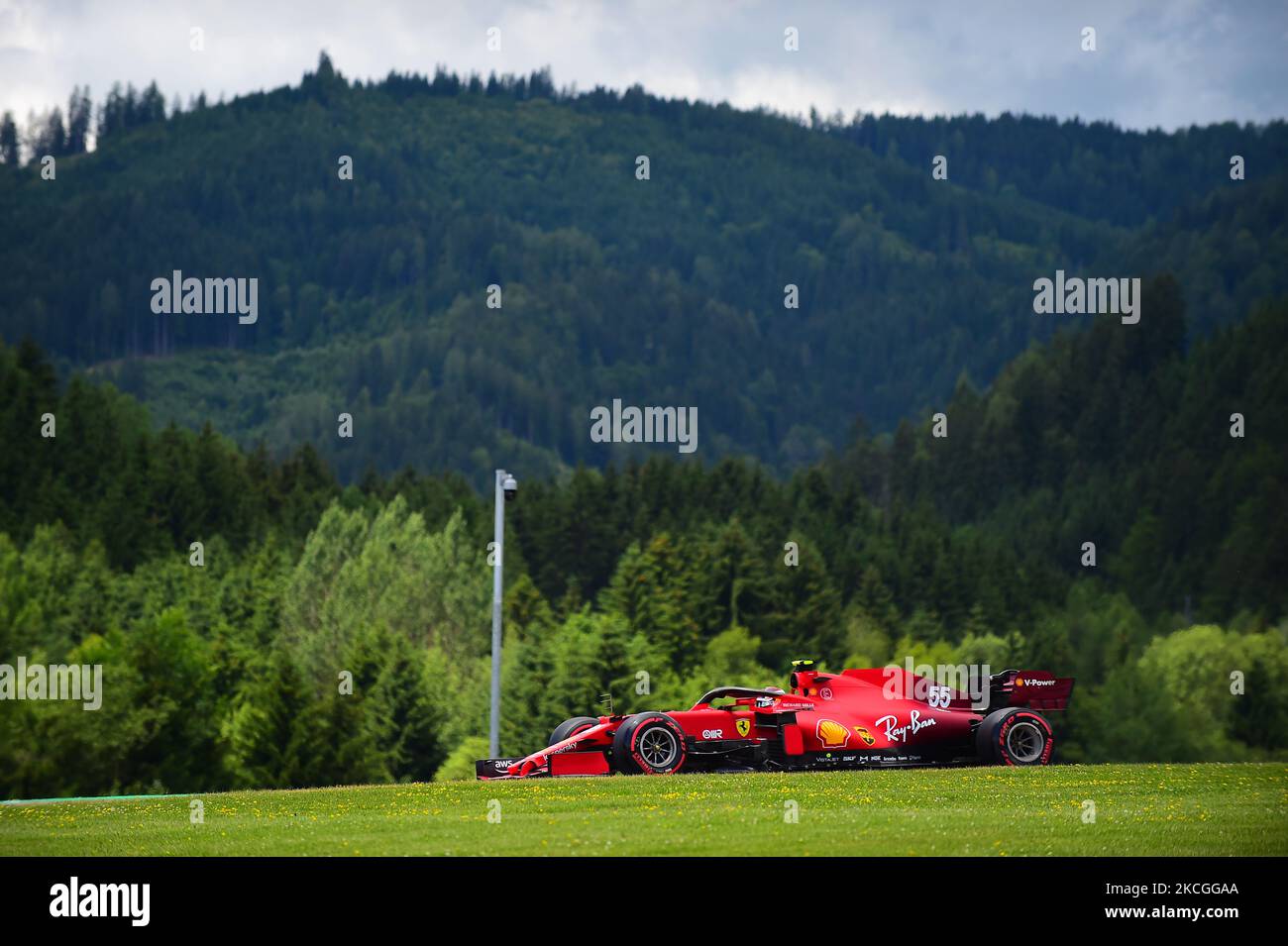 Carlos Sainz von der Scuderia Mission Winnow Ferrari fährt seinen SF21-Sitzer beim freien Training des Grand Prix von Steiermark, 8. Runde der Formel-1-Weltmeisterschaft im Red Bull Ring in Spielberg, Steiermark, Österreich, 26. Juni 2021 (Foto: Andrea Diodato/NurPhoto) Stockfoto