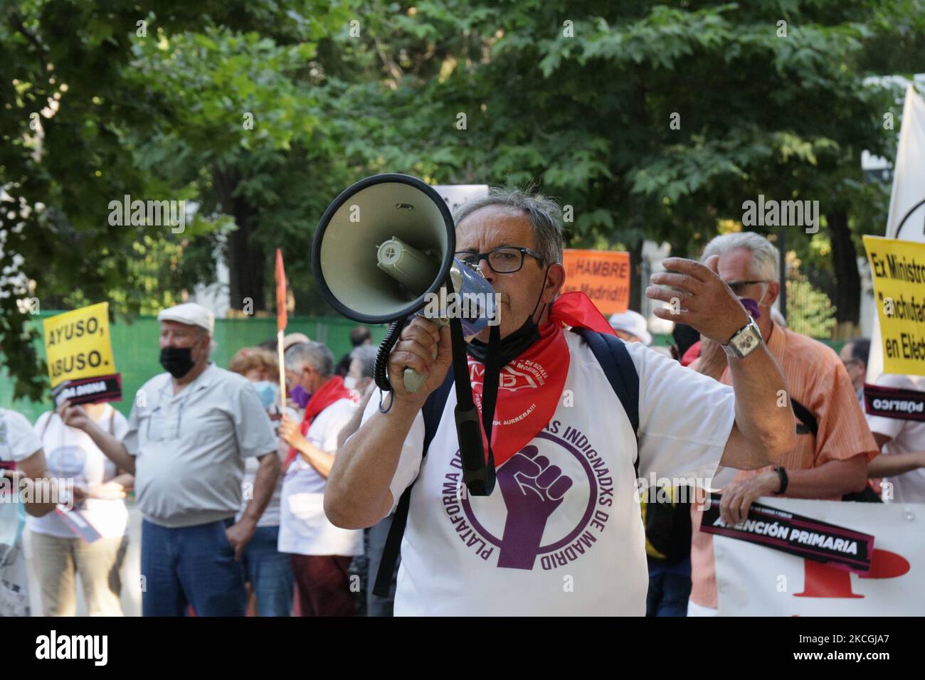 Demonstration "Jornada de lucha" zur Verteidigung von Madrid, seinen Städten und Stadtteilen, öffentlichen Dienstleistungen, Pensionen und menschenwürdiger Arbeit am 26. Juni 2021 in Madrid, Spanien. (Foto von Alvaro Laguna/NurPhoto) Stockfoto