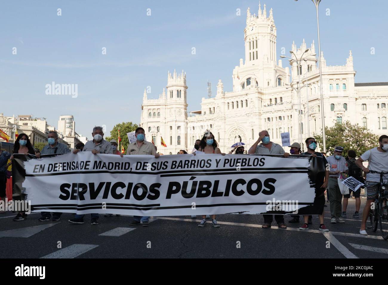 Demonstration "Jornada de lucha" zur Verteidigung von Madrid, seinen Städten und Stadtteilen, öffentlichen Dienstleistungen, Pensionen und menschenwürdiger Arbeit am 26. Juni 2021 in Madrid, Spanien. (Foto von Alvaro Laguna/NurPhoto) Stockfoto