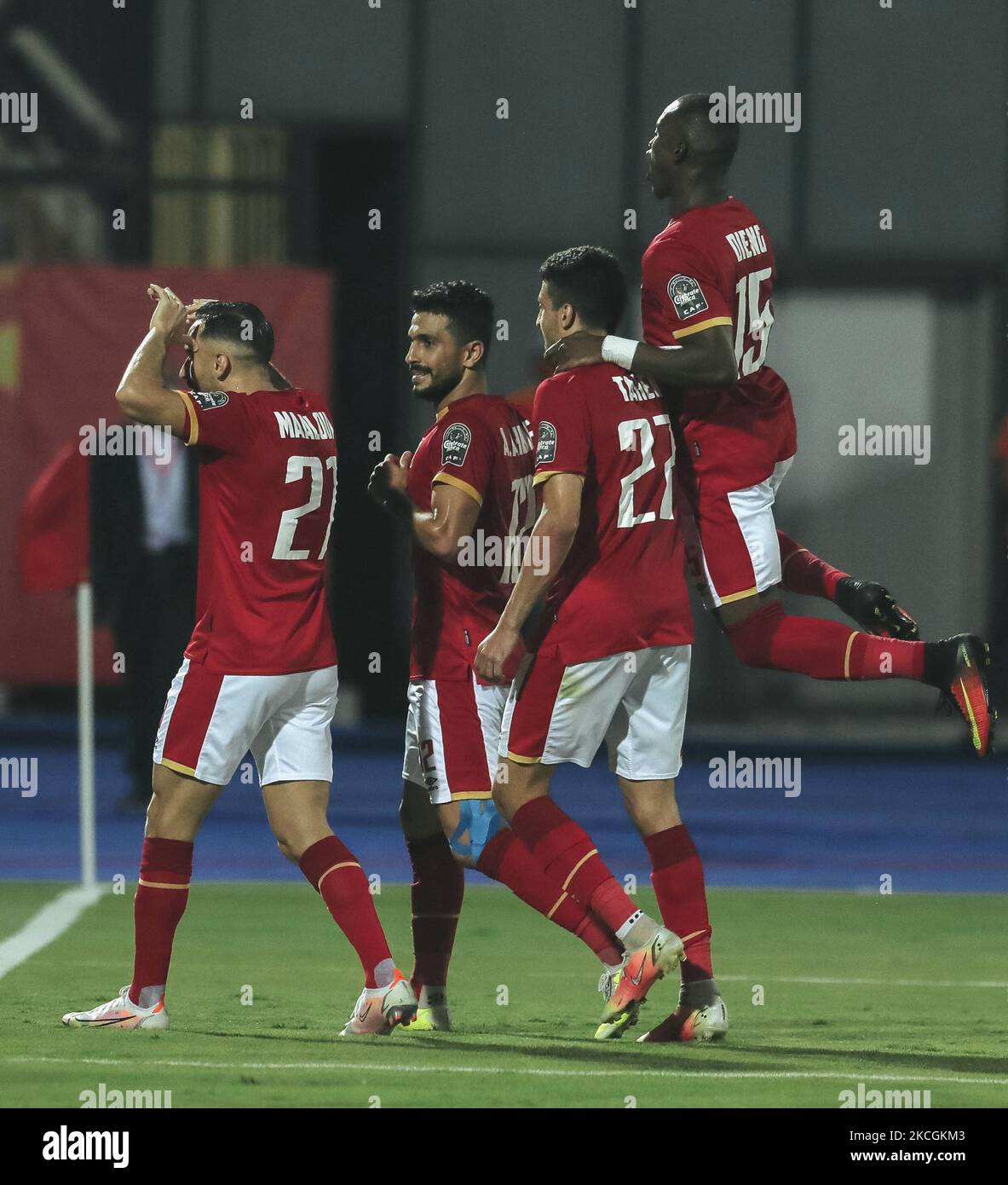 Ahlys Spieler feiern nach einem Tor am 26. Juni 2021 im Halbfinale der CAF Champions League zwischen Esperance und al-Ahly im Alhly We Alsalam Stadium in. (Foto von Ahmed Awaad/NurPhoto) Stockfoto