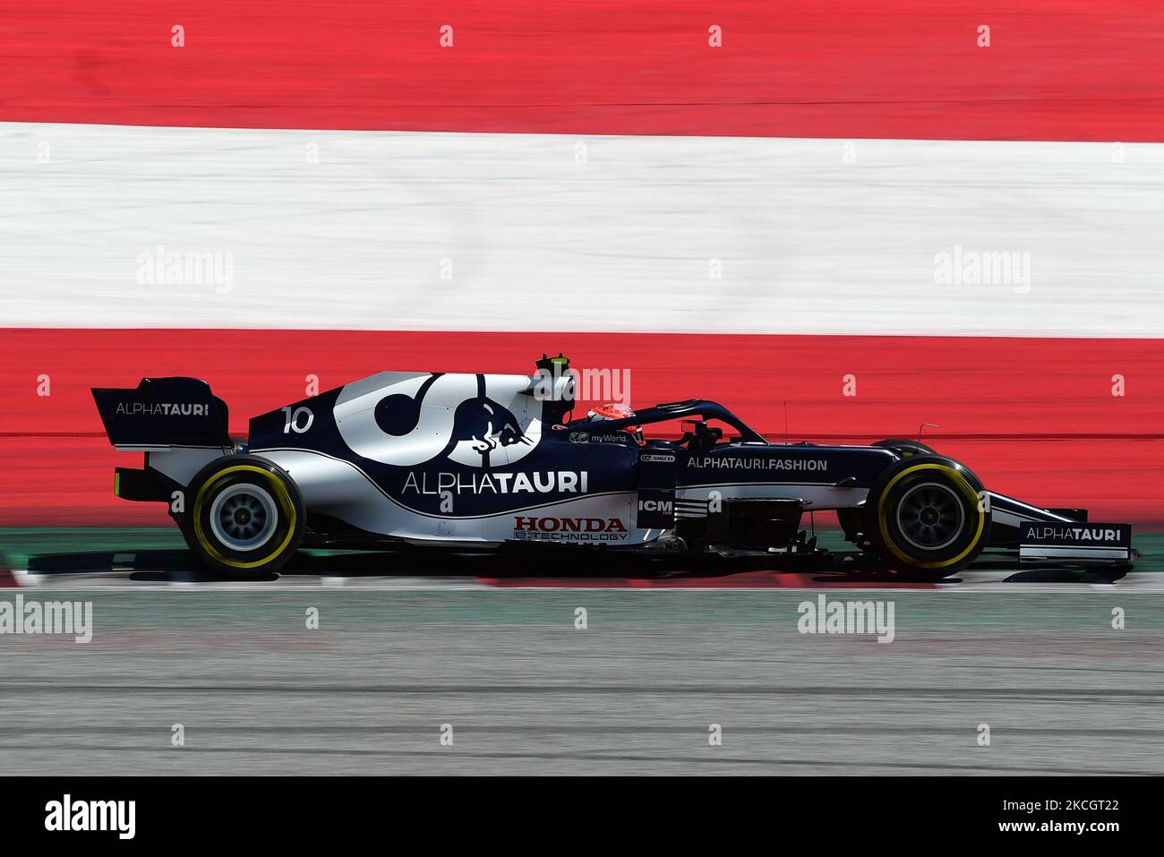 Pierre Gasly von der Scuderia Alpha Tauri Honda fährt seinen AT02-Sitzer während des Qualifyings des Großen Preises von Österreich, der Formel-1-Weltmeisterschaft 9. im Red Bull Ring in Spielberg, Steiermark, Österreich, 3. Juli 2021 (Foto: Andrea Diodato/NurPhoto) Stockfoto