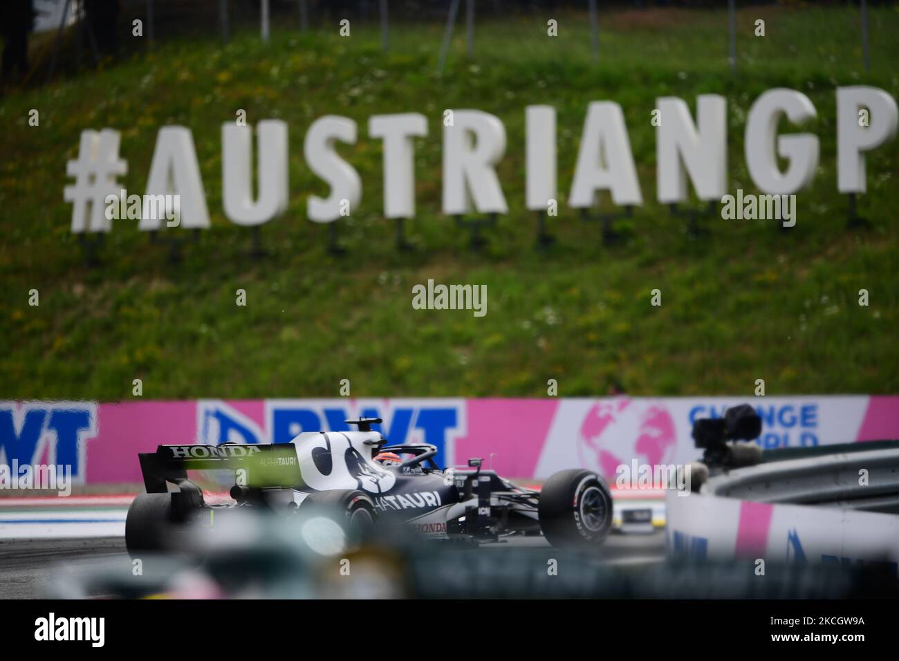 Yuki Tsunoda von der Scuderia Alpha Tauri Honda fährt seinen AT02-Sitzer während des Grand Prix von Österreich, 9. Runde der Formel-1-Weltmeisterschaft im Red Bull Ring in Spielberg, Steiermark, Österreich, 4. Juli 2021 (Foto: Andrea Diodato/NurPhoto) Stockfoto