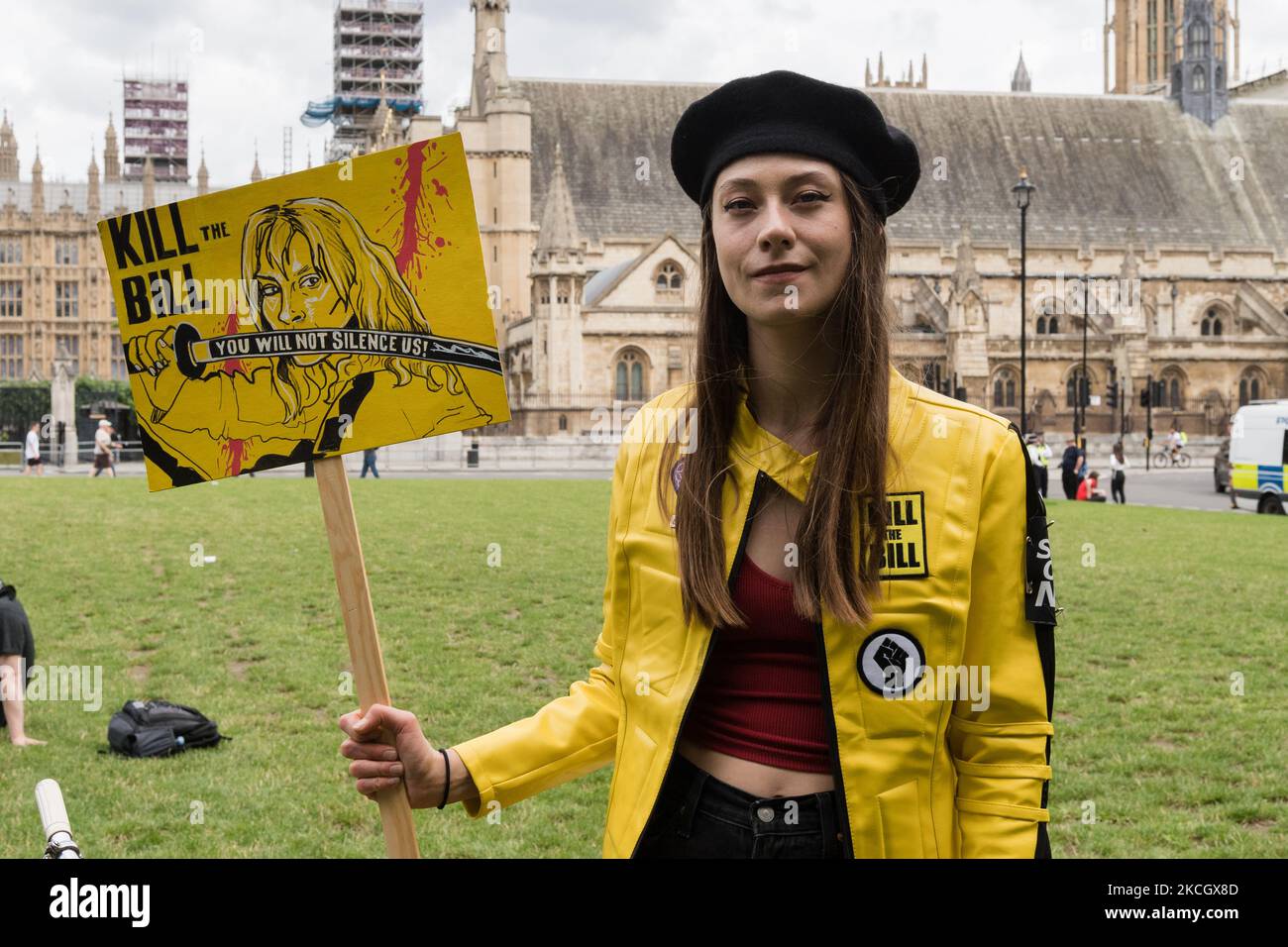 LONDON, VEREINIGTES KÖNIGREICH - 05. JULI 2021: Demonstranten versammeln sich auf dem Parliament Square, um gegen das Gesetz über Polizei, Kriminalität, Verurteilung und Gerichte (PCSC Bill) der Regierung zu protestieren, das am 05. Juli 2021 in London, England, zur Debatte und zur verbleibenden Phase ins Unterhaus zurückkehrt. Der Gesetzentwurf würde der Polizei und dem Innenminister neue Befugnisse geben, um Bedingungen für Proteste und öffentliche Prozessionen zu schaffen, was nach Ansicht der Aktivisten das Recht auf Protest beeinträchtigen würde. (Foto von Wiktor Szymanowicz/NurPhoto) Stockfoto