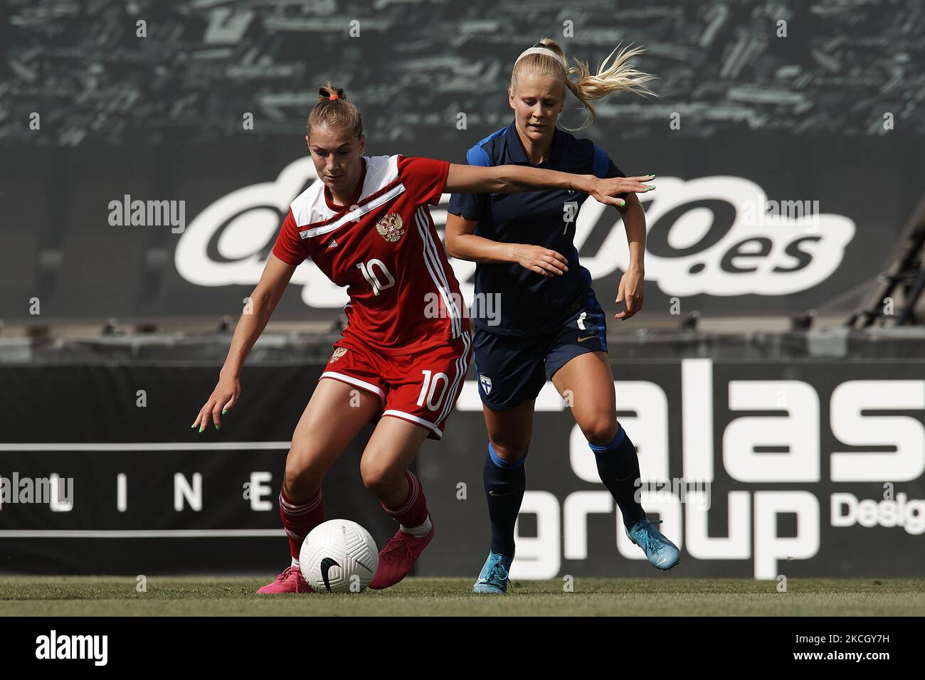 Nadezhda Smirnova aus Russland und Adelina Ehgman aus Finnland kämpfen