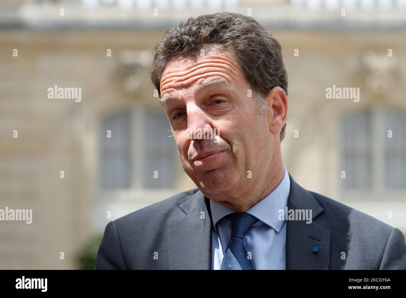 Der Präsident des französischen Arbeitgeberverbandes (Medef), Geoffroy Roux, sprach nach einem Treffen mit den Gewerkschaften und dem französischen Präsidenten Macron am 6. Juli 2021 im Pariser Elysee-Palast (Foto: Daniel Pier/NurPhoto) Stockfoto