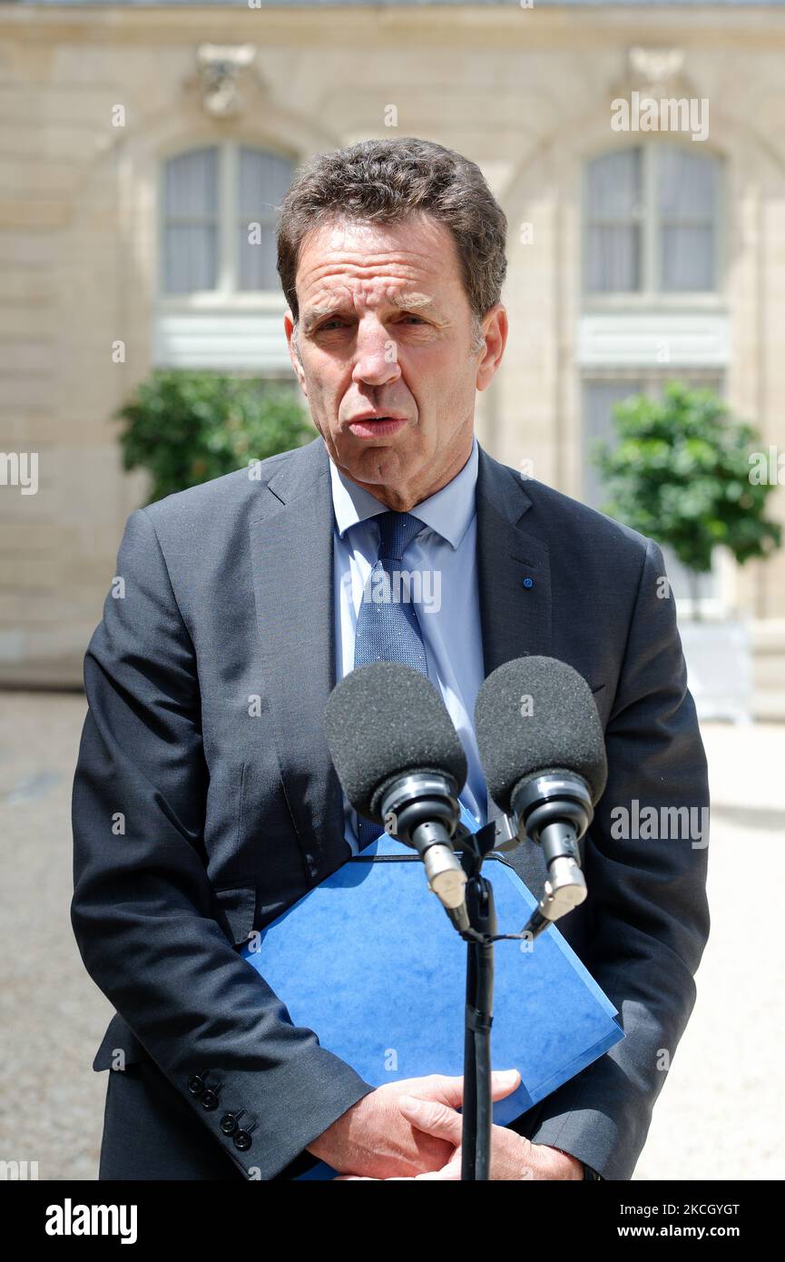 Der Präsident des französischen Arbeitgeberverbandes (Medef), Geoffroy Roux, sprach nach einem Treffen mit den Gewerkschaften und dem französischen Präsidenten Macron am 6. Juli 2021 im Pariser Elysee-Palast (Foto: Daniel Pier/NurPhoto) Stockfoto