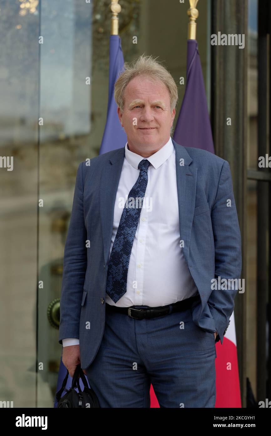 Francois Hommeril, der Vorsitzende der französischen Gewerkschaft CFE-CGC, verlässt das Land nach einem Treffen mit Gewerkschaften und dem französischen Präsidenten Macron am 6. Juli 2021 im Elysée-Palast in Paris (Foto: Daniel Pier/NurPhoto) Stockfoto