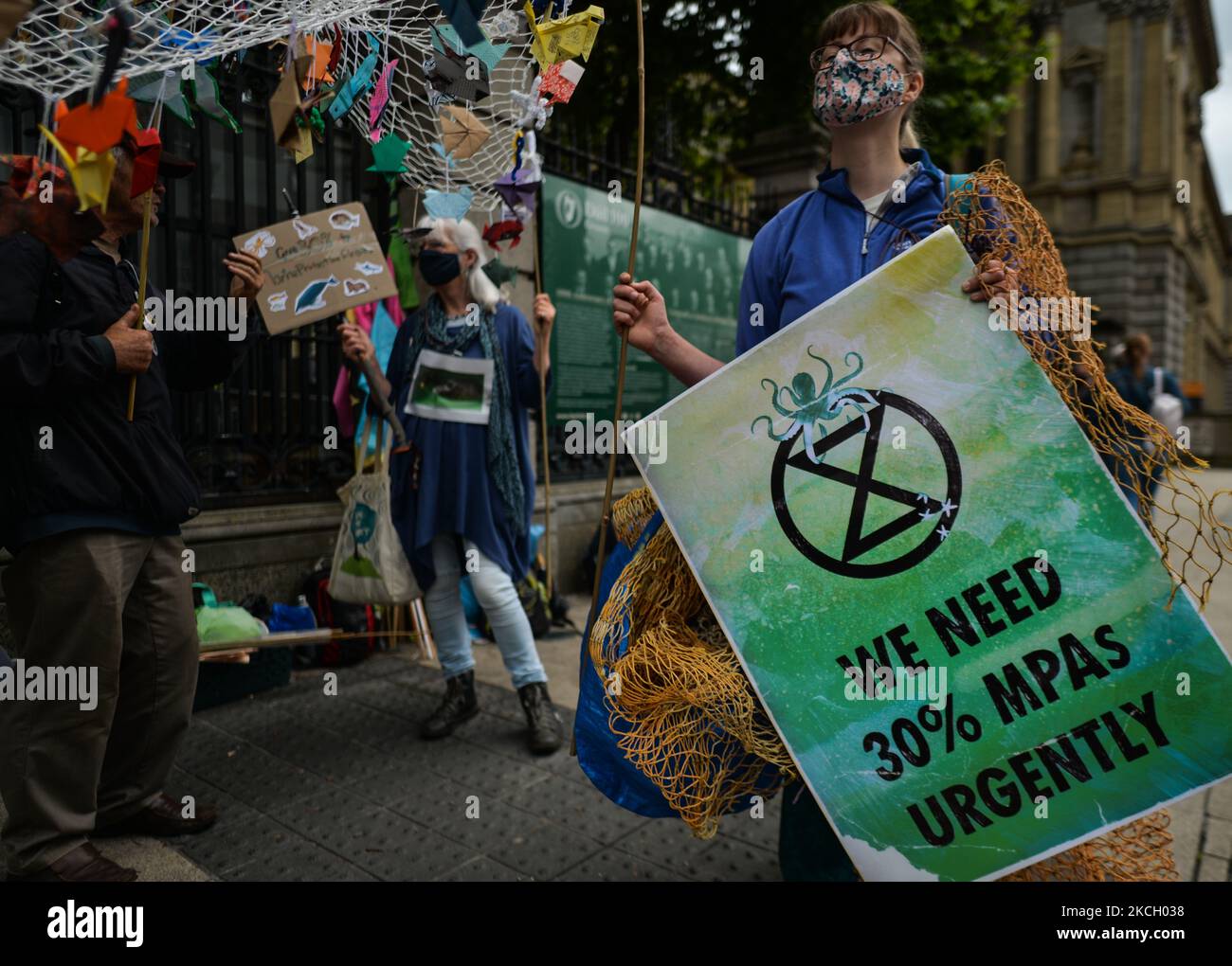 Extinction Rebellion-Aktivisten während des Protests zum Schutz unserer Meere vor dem Leinster House in Dublin. Am Mittwoch, den 07. Juli 2021, in Dublin, Irland. (Foto von Artur Widak/NurPhoto) Stockfoto