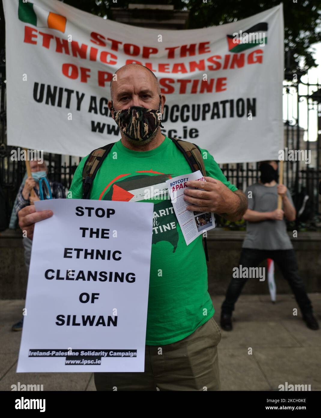 Pro-palästinensische Demonstranten, die während der irisch-palästinensischen Solidaritätskampagne „Stoppt jetzt die ethnische Säuberung von Silwan“ vor dem Leinster House in Dublin gesehen wurden. Am Mittwoch, den 07. Juli 2021, in Dublin, Irland. (Foto von Artur Widak/NurPhoto) Stockfoto