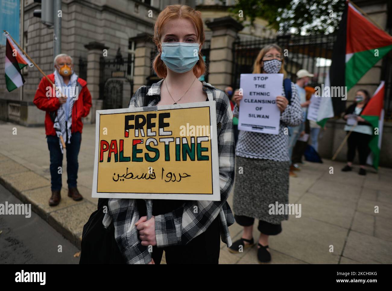 Pro-palästinensische Demonstranten, die während der irisch-palästinensischen Solidaritätskampagne „Stoppt jetzt die ethnische Säuberung von Silwan“ vor dem Leinster House in Dublin gesehen wurden. Am Mittwoch, den 07. Juli 2021, in Dublin, Irland. (Foto von Artur Widak/NurPhoto) Stockfoto