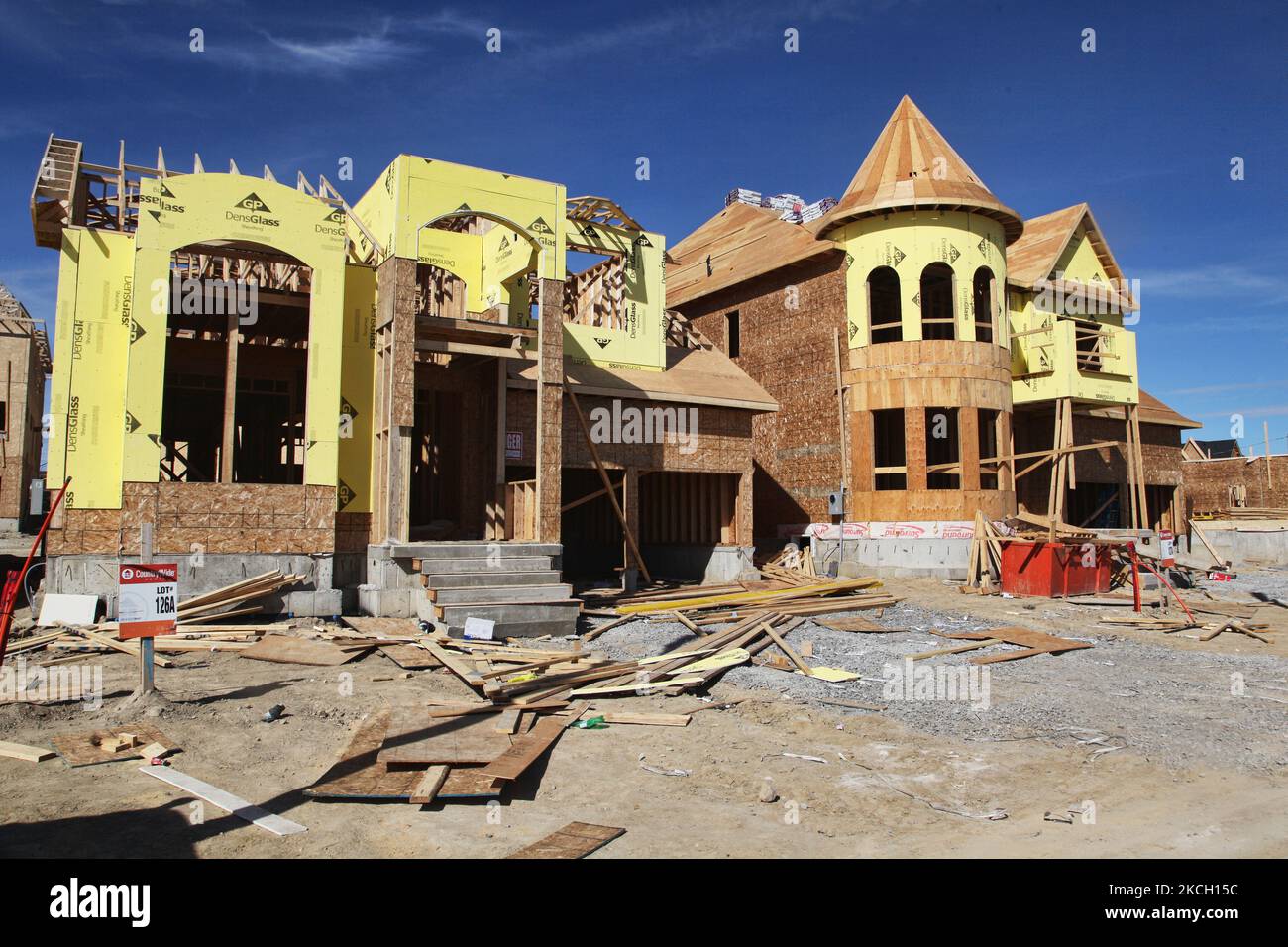 Am 25. September 2016 werden in Toronto, Ontario, Kanada, neue Häuser gebaut. (Foto von Creative Touch Imaging Ltd./NurPhoto) Stockfoto