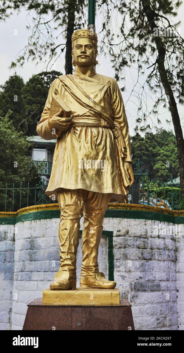 Statua di bhanu bhakta acharya ko Fotos und Bildmaterial in hoher