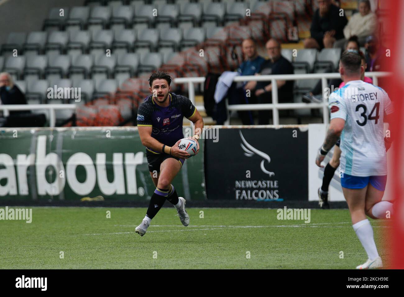 Jack Johnson von Newcastle Thunder hat einen Lauf während des WETTLAUFS DER BETFRED Championship zwischen Newcastle Thunder und Dewsbury Rams im Kingston Park, Newcastle am Sonntag, den 11.. Juli 2021. (Foto von Chris Lishman/MI News/NurPhoto) Stockfoto