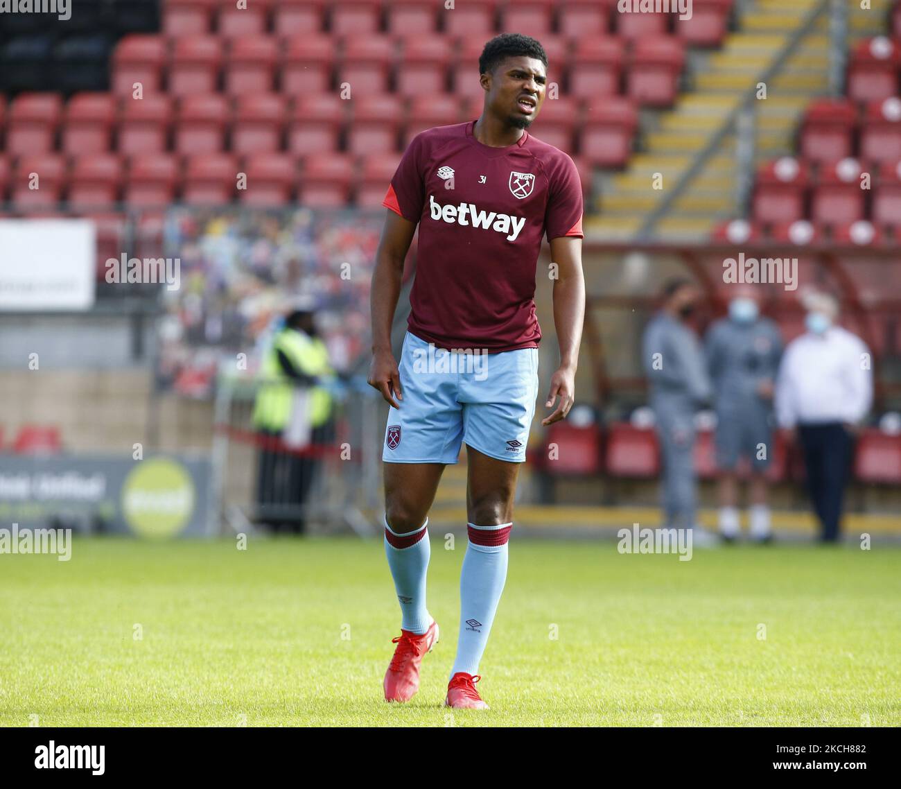 Ben Johnson von West Ham United erwärmt sich im Breyer Group Stadium, Leyton, Großbritannien, während der Freundschaftspflege zwischen Leyton Orient und West Ham United on13. July 2021 (Foto by Action Foto Sport/NurPhoto) Stockfoto