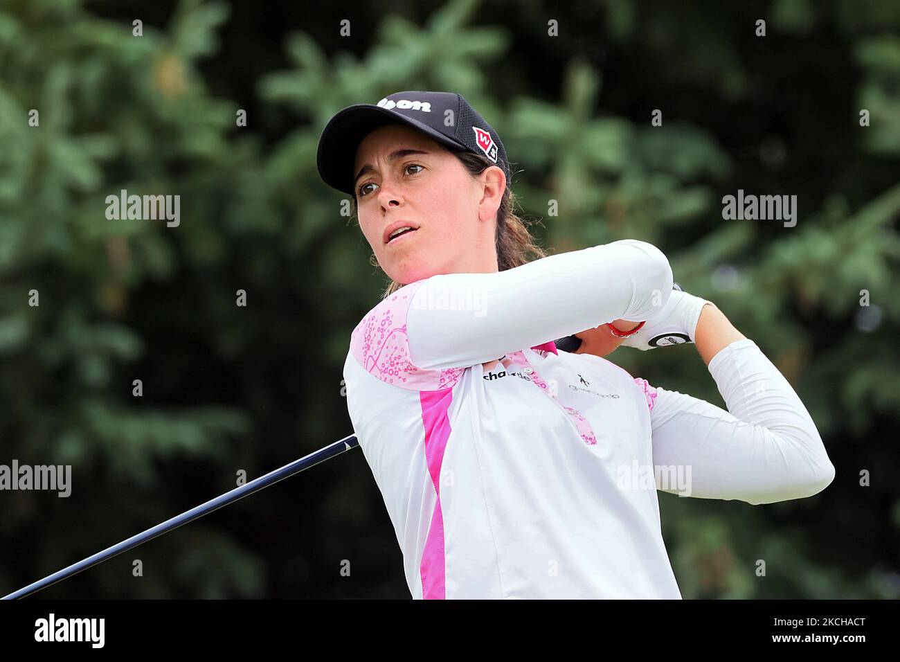 Nuria Iturrioz aus Spanien trifft beim dritten Lauf des Dow Great Lakes Bay Invitational im Midland Country Club in Midland, Michigan, am Freitag, den 16. Juli 2021, vom 14.-Abschlag. (Foto von Amy Lemus/NurPhoto) Stockfoto