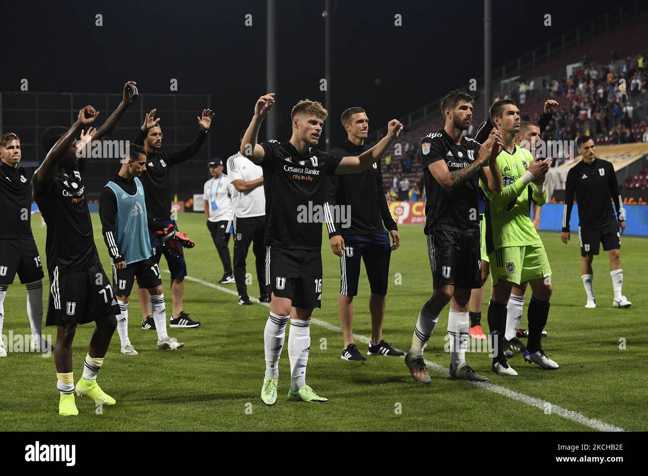 Spieler des FC U Craiova 1948 am Ende des Spiels gegen CFR Cluj, rumänische Liga 1, Dr. Constantin Radulescu Stadion, Cluj-Napoca, Rumänien, 16. Juli 2021 (Foto: Flaviu Buboi/NurPhoto) Stockfoto