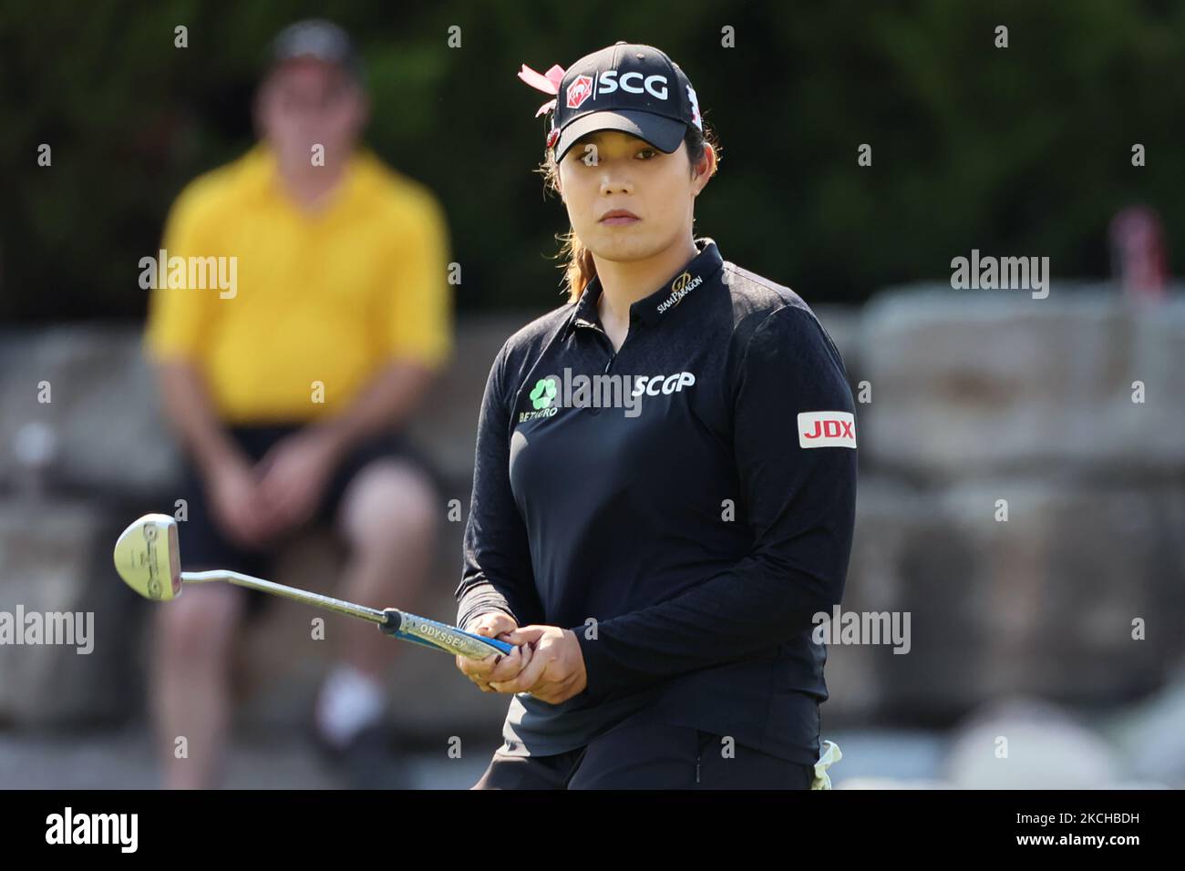 Moriya Jutanugarn reagiert auf ihren siegreichen Putt auf dem 18. Green während der dritten Runde des Dow Great Lakes Bay Invitational im Midland Country Club in Midland, Michigan, am Freitag, den 16. Juli 2021. (Foto von Amy Lemus/NurPhoto) Stockfoto
