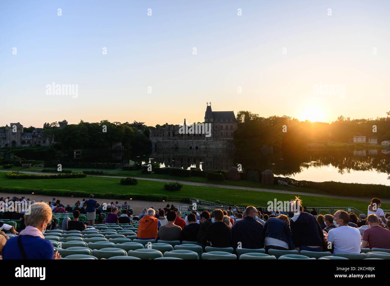 Überblick über die Szenerie der Cinéscénie: Puy du Fous größte und schönste Show. (Foto von Adrien Fillon/NurPhoto) Stockfoto