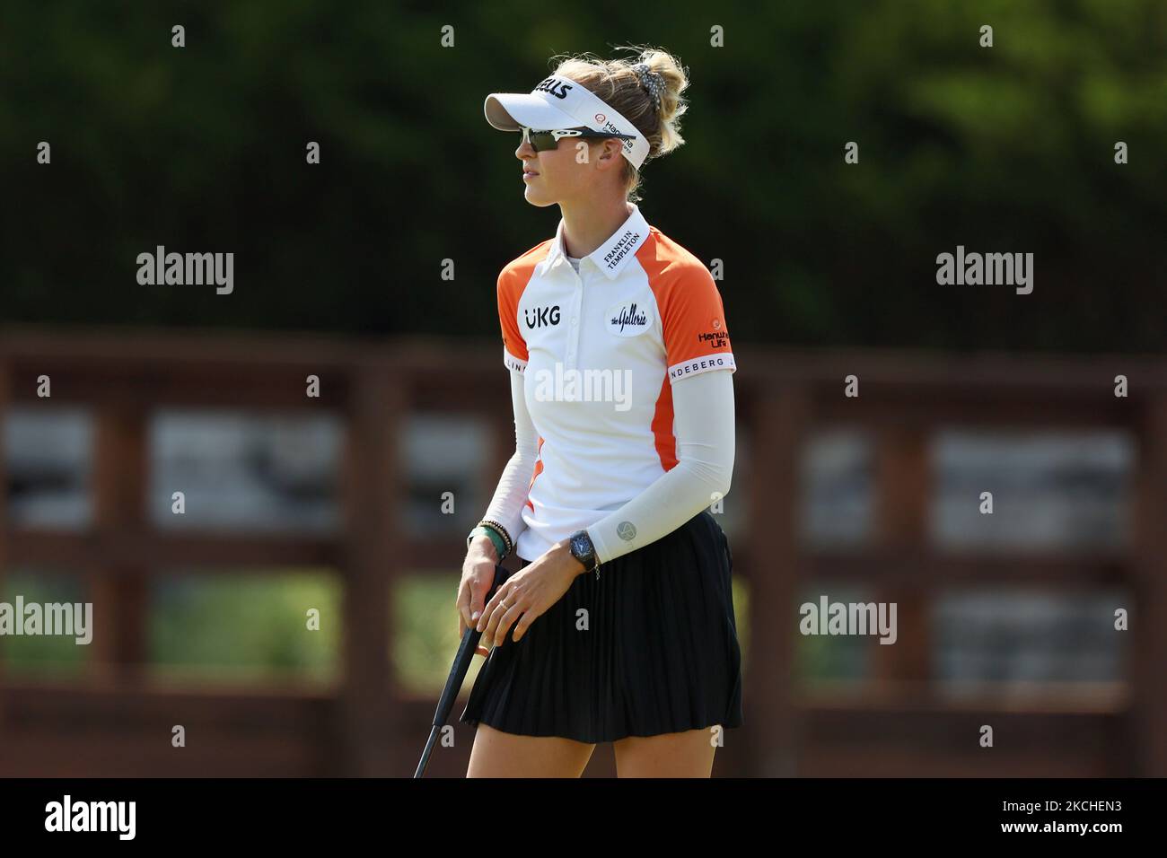 Nelly Korda aus den Vereinigten Staaten wartet am Samstag, den 17. Juli 2021, im Midland Country Club in Midland, Michigan, auf dem 18. Green während der Finalrunde des Dow Great Lakes Bay Invitational. (Foto von Amy Lemus/NurPhoto) Stockfoto