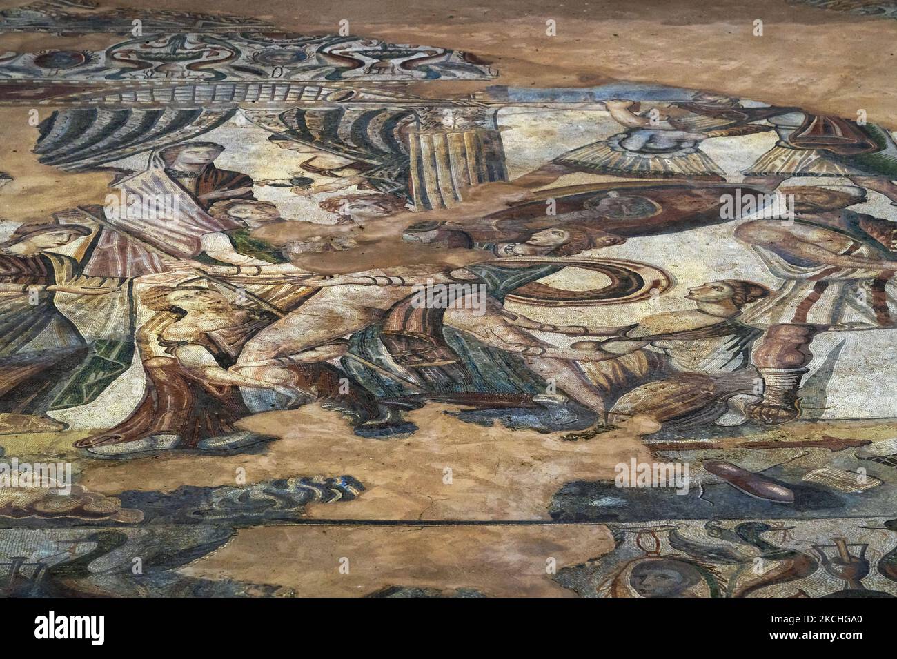 Detail eines der am besten erhaltenen Mosaike der archäologischen Stätte der römischen Stadt La Olmeda in Pedrosa de la Vega (Palencia). Die das mythologische Thema der Legende von Achilles darstellt. Viele Pilger auf dem Jakobsweg nutzen die Gelegenheit, dieses Museum zu besuchen. PEDROSA DE LA VEGA -PALENCIA-SPAIN 07-19-2021 (Foto von Joaquin Gomez Sastre/NurPhoto) Stockfoto