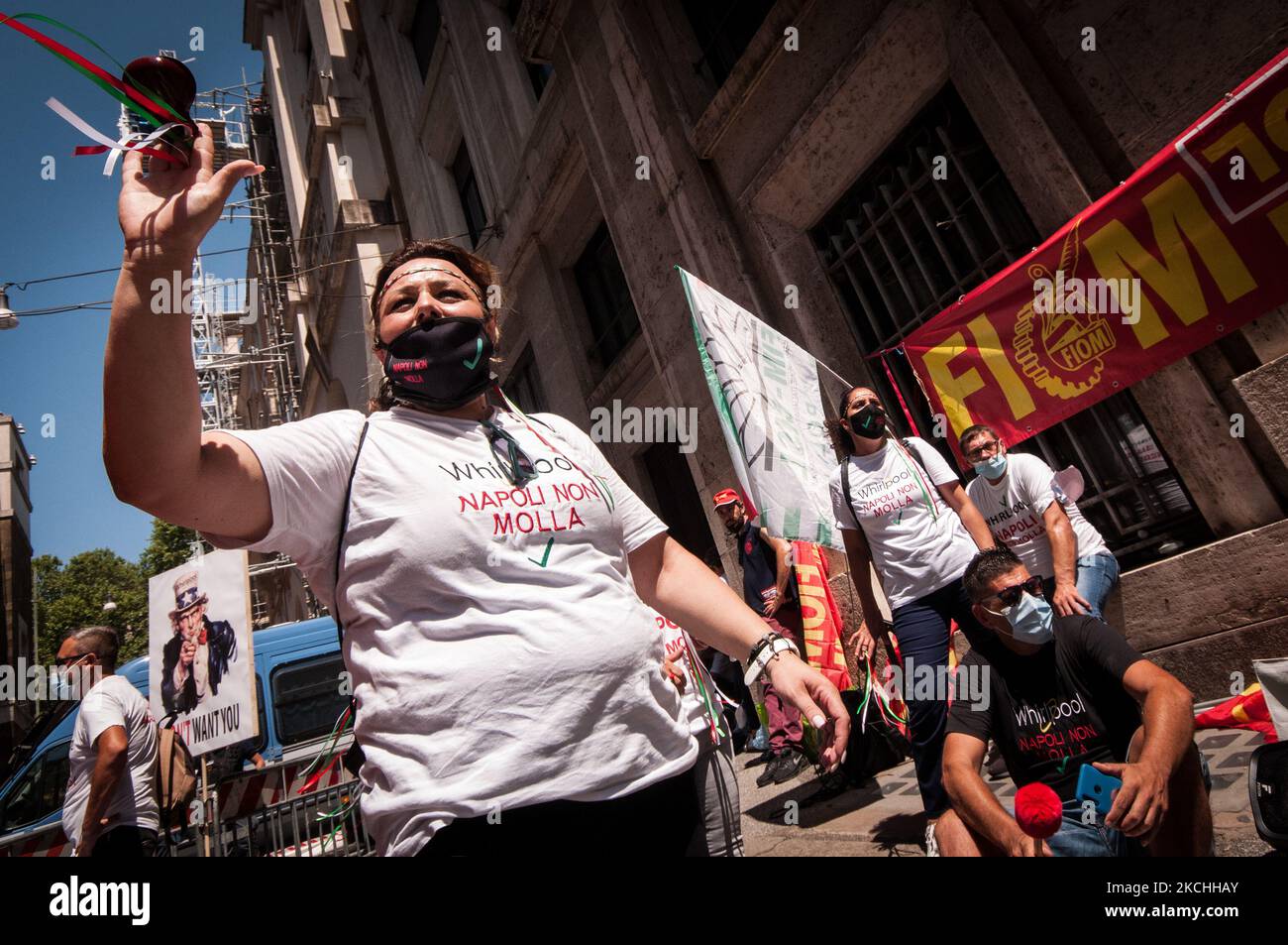 Nationale Demonstration, die von Mitarbeitern von Whirlpool am 22. Juli 2021 in Rom, Italien, vor dem Ministerium für wirtschaftliche Entwicklung organisiert wurde, um gegen die Schließung des Whirlpoolwerks in Neapel und die daraus resultierende Entlassung von Arbeitnehmern zu protestieren. (Foto von Andrea Ronchini/NurPhoto) Stockfoto