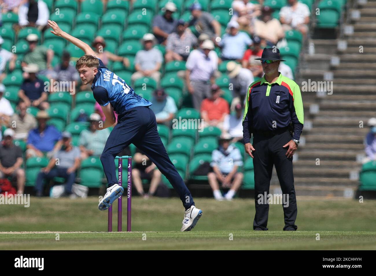 James Logan von Kent bowls während des Royal London One Day Cup-Spiels zwischen Kent und Durham am 22.. Juli 2021 auf dem County Ground, Beckenham, Großbritannien. (Foto von will Matthews/MI News/NurPhoto) Stockfoto