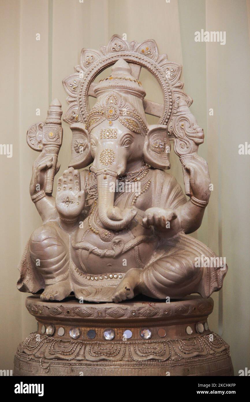 Statue des hinduistischen Gottheitsherrn Ganesh während einer hinduistisch-punjabischen Hochzeit in Mississauga, Ontario, Kanada. (Foto von Creative Touch Imaging Ltd./NurPhoto) Stockfoto Statue des hinduistischen Gottheitsherrn Ganesh während einer hinduistisch-punjabischen Hochzeit in Mississauga, Ontario, Kanada. (Foto von Creative Touch Imaging Ltd./NurPhoto) Stockfoto