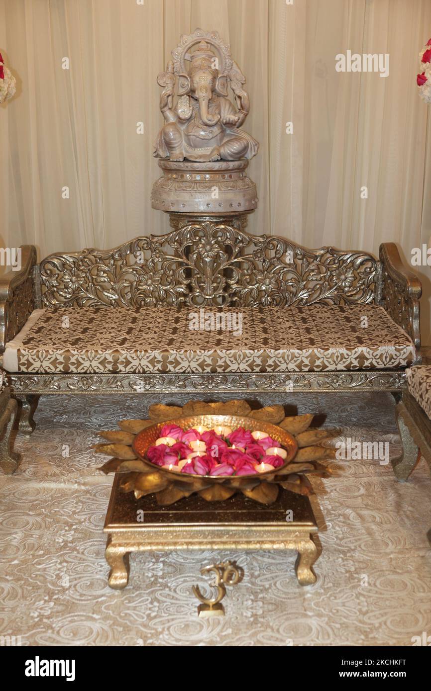 Statue des hinduistischen Gottheitsherrn Ganesh während einer hinduistisch-punjabischen Hochzeit in Mississauga, Ontario, Kanada. (Foto von Creative Touch Imaging Ltd./NurPhoto) Stockfoto Statue des hinduistischen Gottheitsherrn Ganesh während einer hinduistisch-punjabischen Hochzeit in Mississauga, Ontario, Kanada. (Foto von Creative Touch Imaging Ltd./NurPhoto) Stockfoto