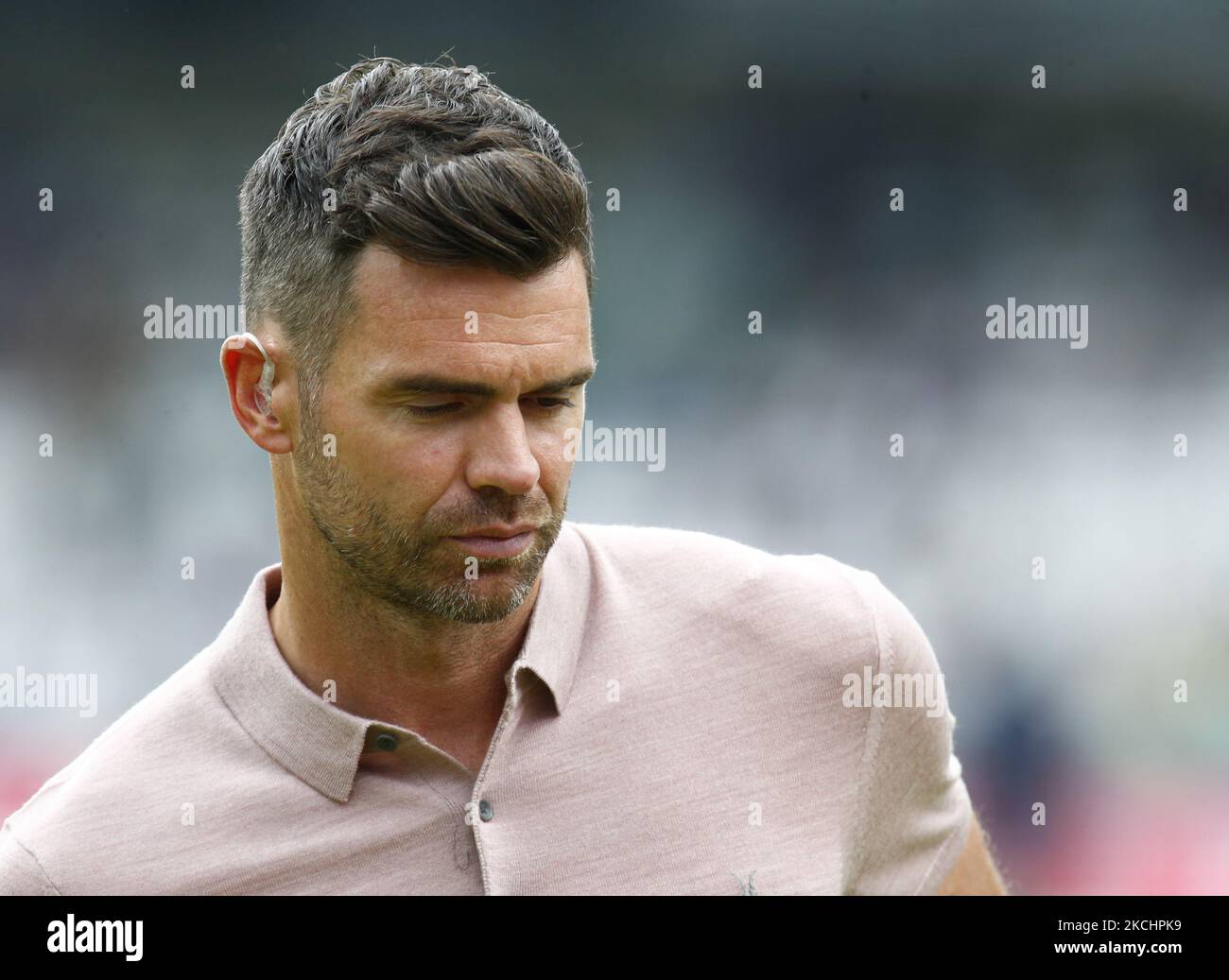 James Anderson arbeitet für BBC Sport während der Hundert-Jahre zwischen London Spirit Women und Oval Invincible Women im Lord's Stadium, London, Großbritannien, am 25.. Juli 2021 (Foto by Action Foto Sport/NurPhoto) Stockfoto